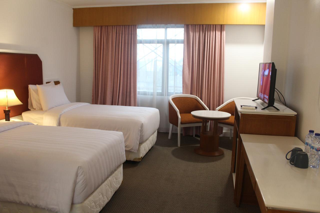 Arnava Hotel Senen Jakarta Buitenkant foto